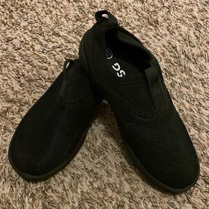 Like new water shoes